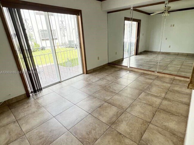Foto del edificio - 1100 SW 104th Ct