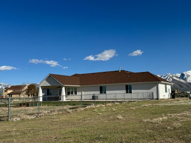 Building Photo - Executive 4-Bedroom Home for Rent