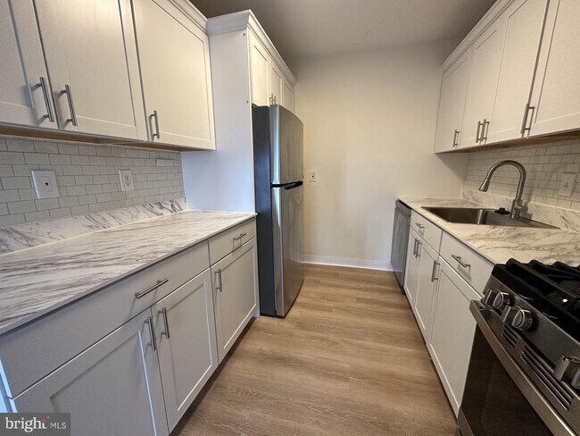 Building Photo - 5250 Valley Forge Dr