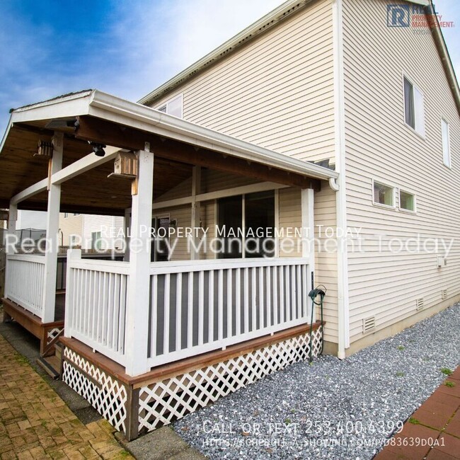 Foto del edificio - Spacious 3-Bedroom, 2.5-Bath Home with Mod...