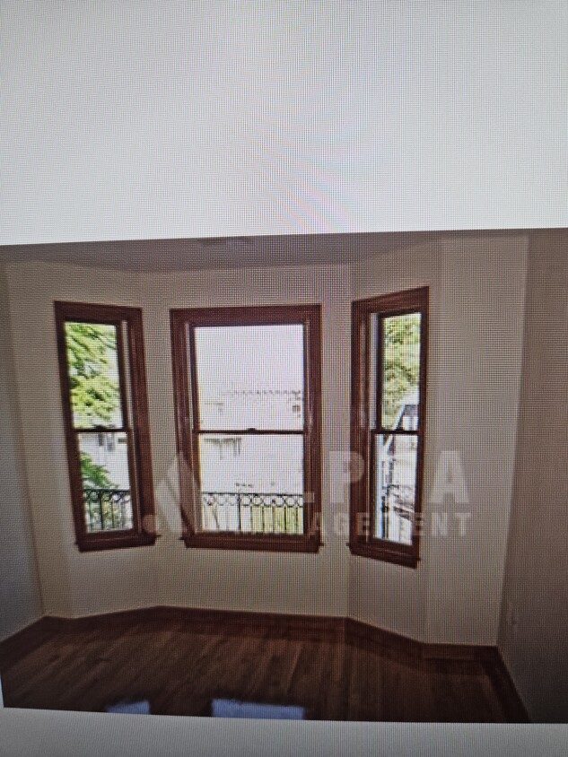 Building Photo - 112 Allston St
