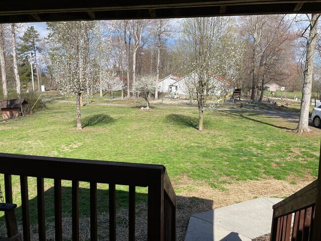 Foto del edificio - 3-4 BED, 2 BATH HOME LOCATED IN SEGROVE!!