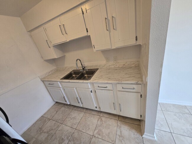 Foto del edificio - 6611 Southpoint St