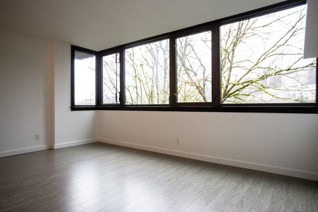 Photo - Goose Hollow 1 Bedroom Available Now ! Apartment