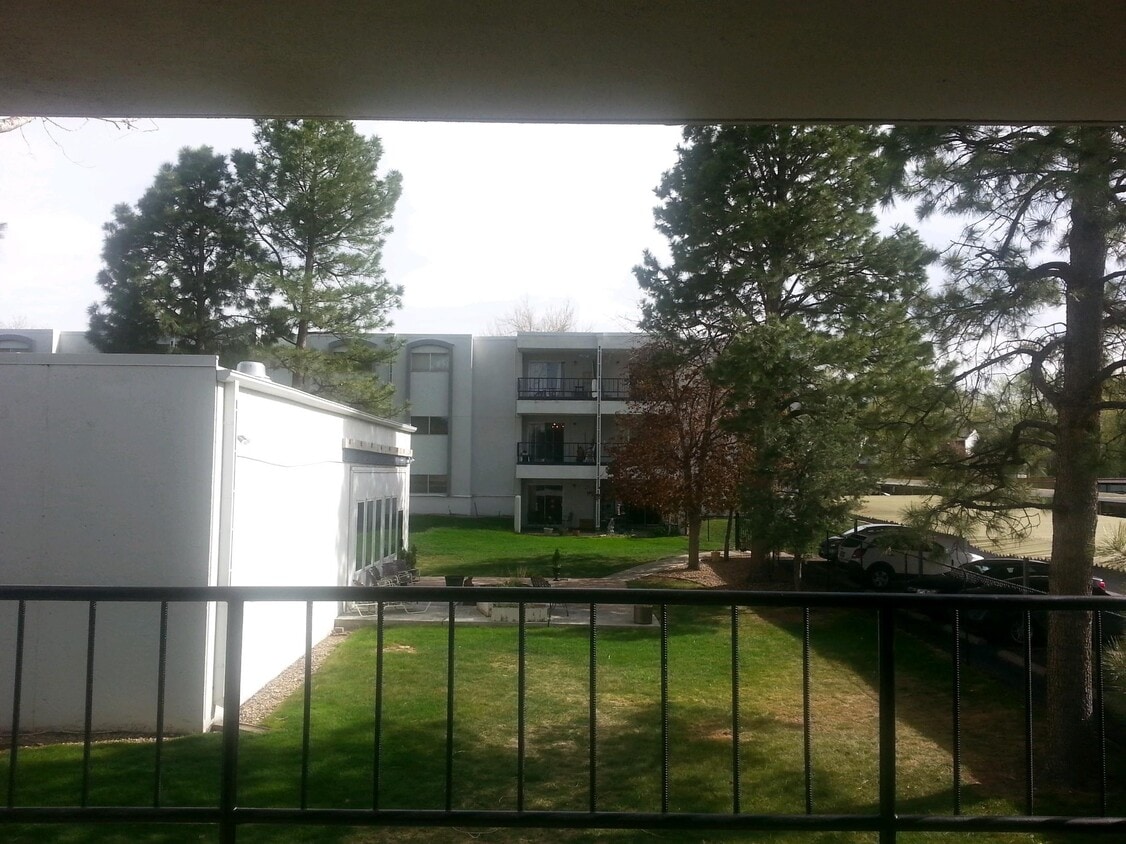 Large Balcony View - 2325 S Linden Ct