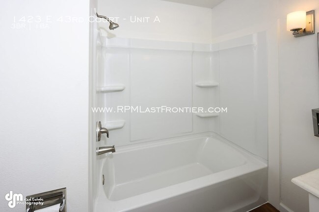 Foto del edificio - 1423 E 43rd Ct
