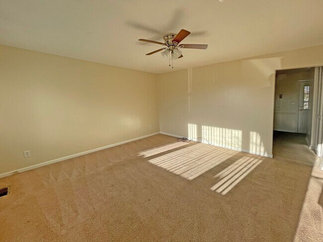 Foto del edificio - COMING SOON! Nice 3 BR House for Rent! W/D Hookups, Off-Street Parking, Pets Ok!