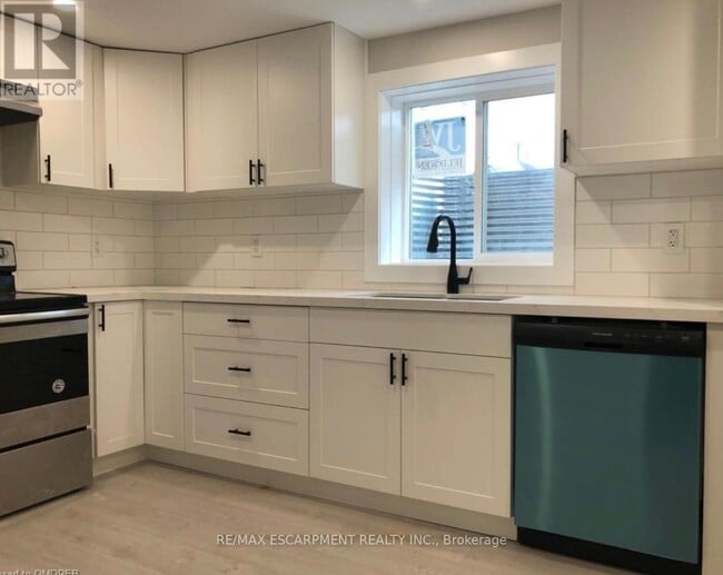 Building Photo - 7 Chalmers St