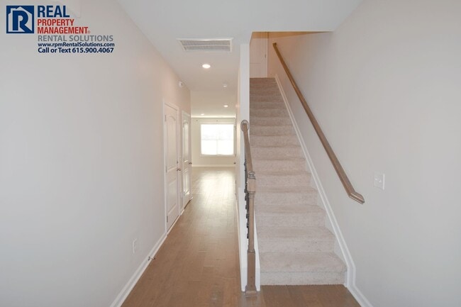 Building Photo - Gorgeous 3BR/2.5BA townhome in Smyrna with...
