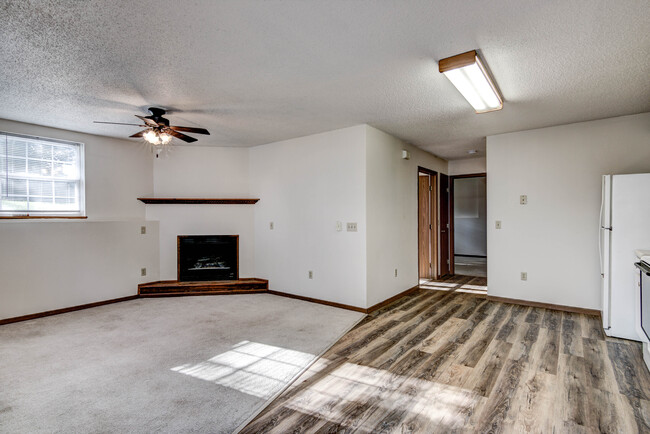 Building Photo - 627 Maple St