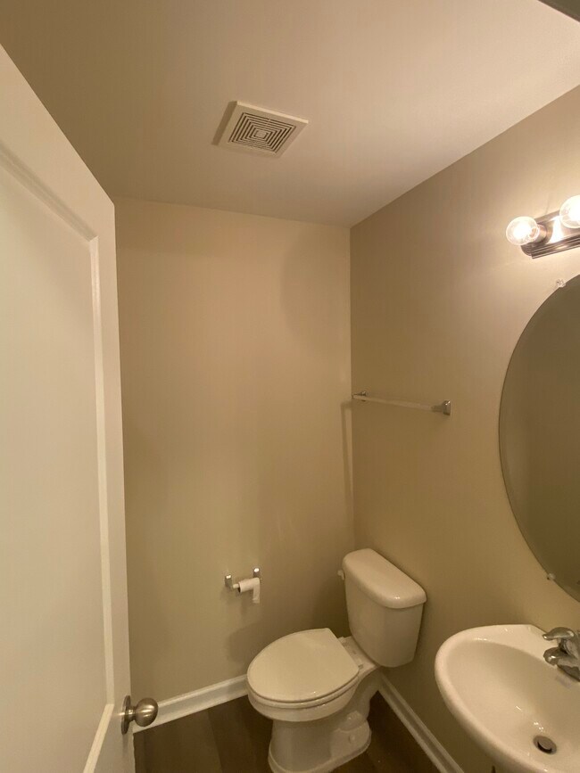 Building Photo - 527 Song Sparrow Ln