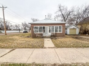 Building Photo - 623 E Hanson Ave
