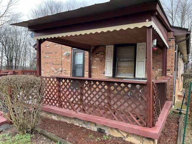 Building Photo - 12762 Red House Rd