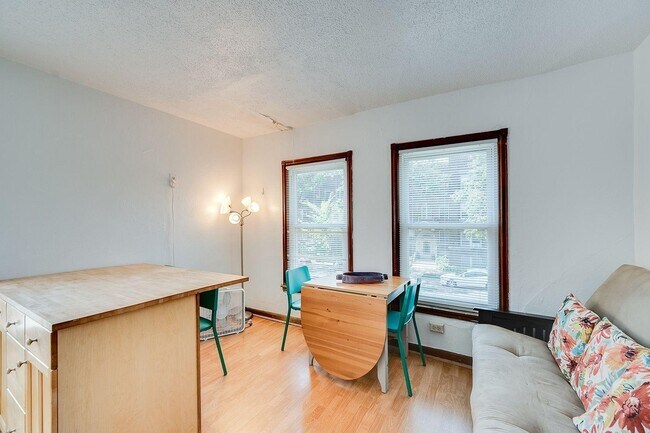Foto del edificio - 2501 Emerson Ave S