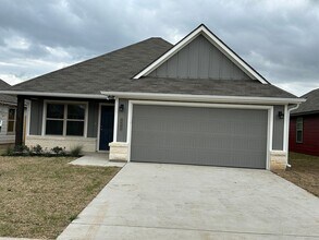 Building Photo - 1211 Highgarden Dr