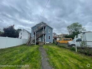 Building Photo - 305 Willow St