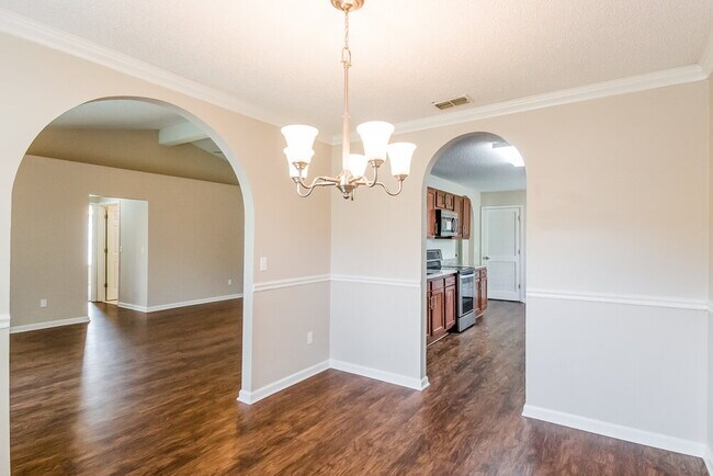 Foto del edificio - 607 Cozybrook Ln