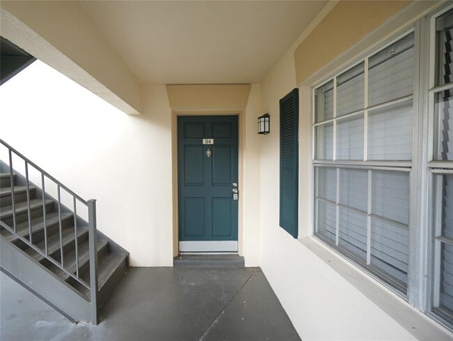 Foto del edificio - 10330 Carrollwood Ln