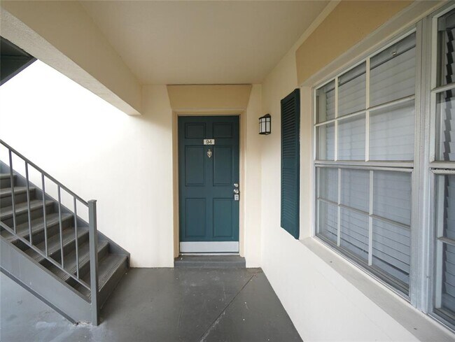 Building Photo - 10330 Carrollwood Ln