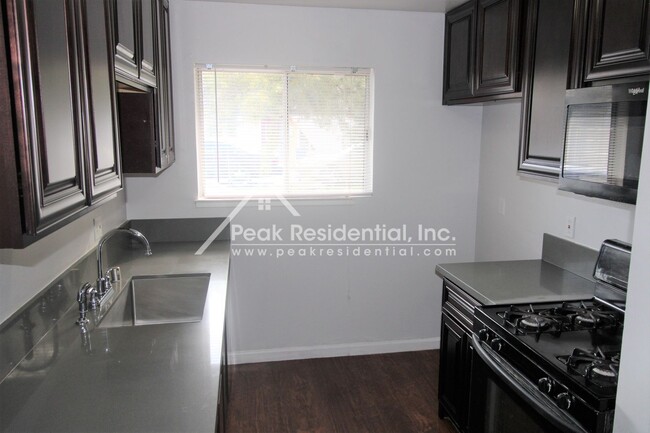 Foto del edificio - Updated 2bd/1ba Lincoln Village Duplex wit...