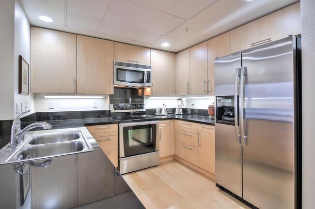 Foto del edificio - Plant 51 !! Open House 3/1 5:30