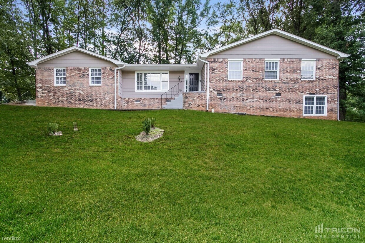 1077 Viking Dr, Stone Mountain, GA 30083 House for Rent in Stone