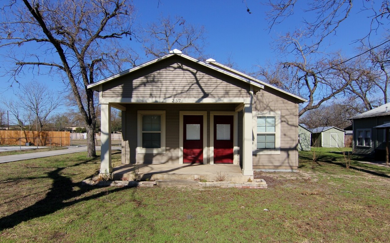 Primary Photo - Updated 1926 Craftsman Style 3/1 / Cute Fr...