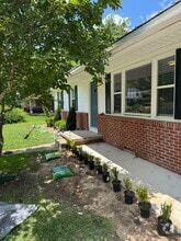 Building Photo - 1406 Lambard Dr