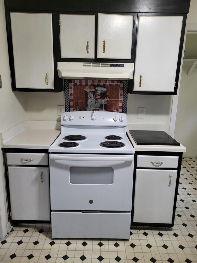 Building Photo - 6811 Radial Dr