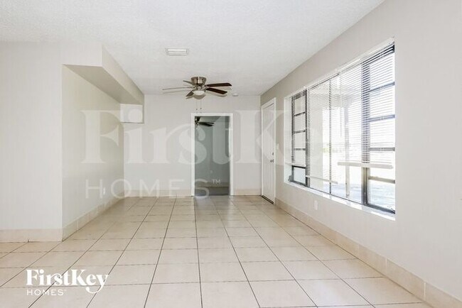 Foto del edificio - 300 NW 14th Ave