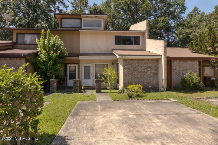 Foto principal - 4846 Kingsmeadow Ln