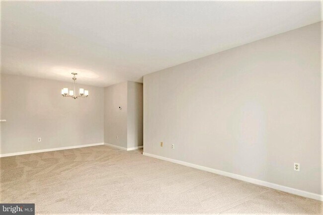 Building Photo - 10152 Oakton Terrace Rd