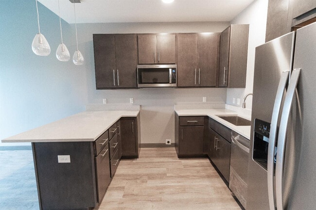 Building Photo - 576 E Third St