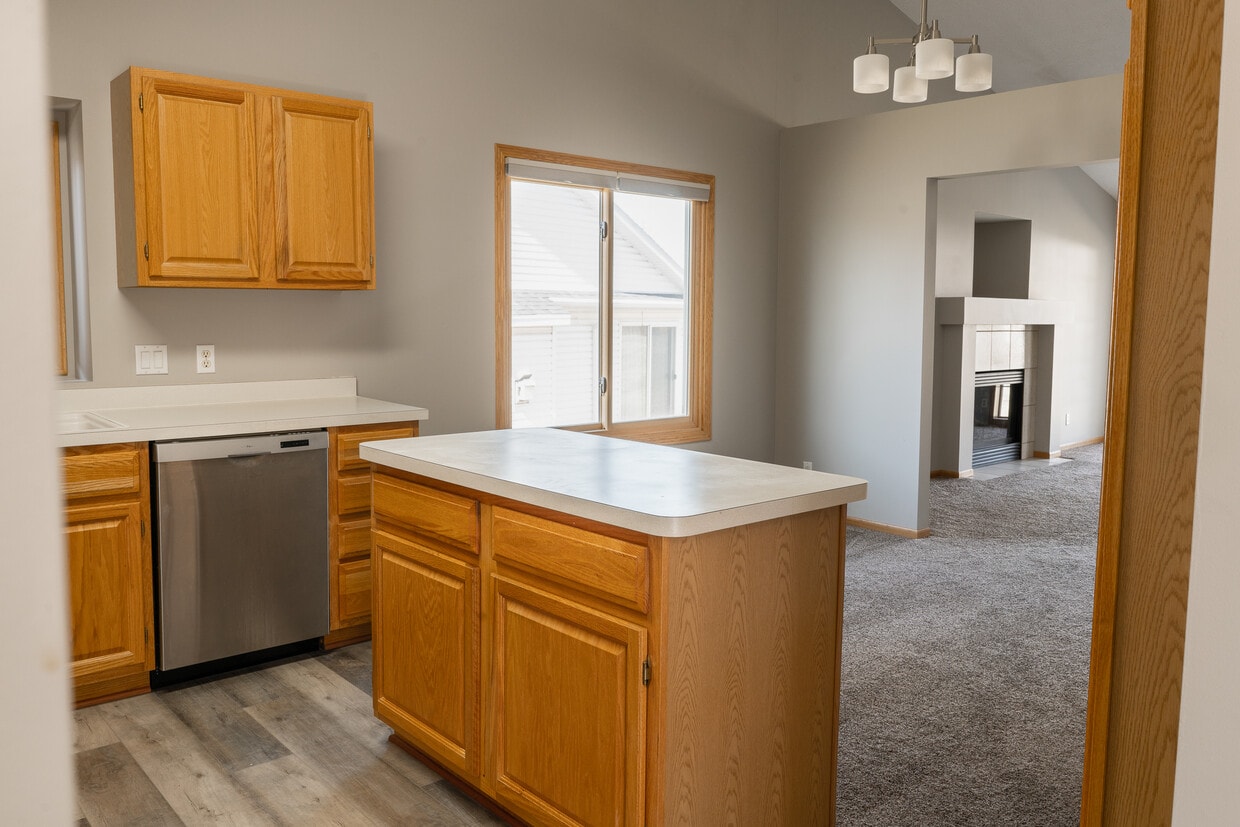 Foto principal - 7337 Collister Rd