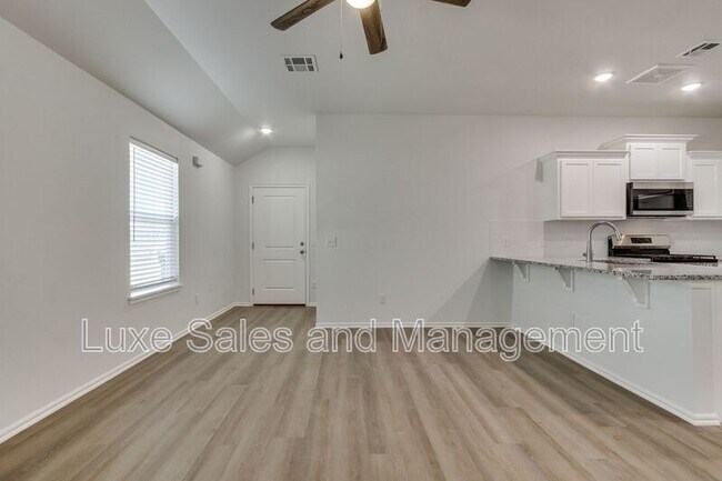 Foto del edificio - 11609 Mackenzie Wy