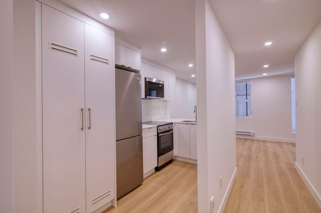 Building Photo - 2285 Rue St Mathieu