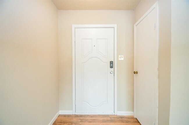Building Photo - 7623 Kite Hill Dr