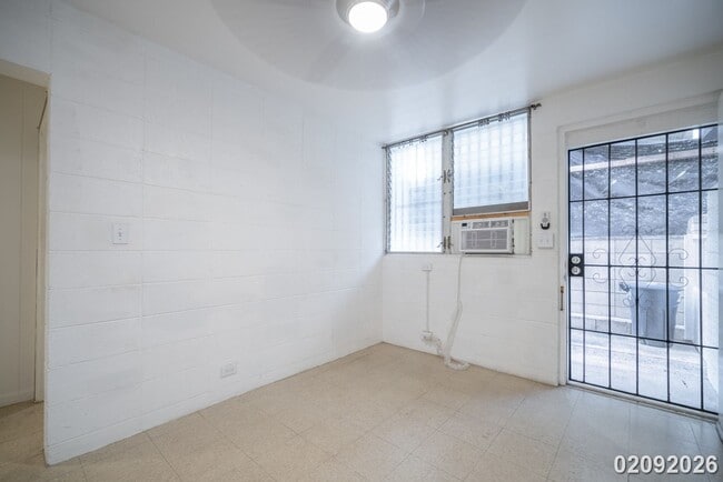 Foto del edificio - EXCELLENT Location near Waikiki, Alamoana, UH (Moiliili)