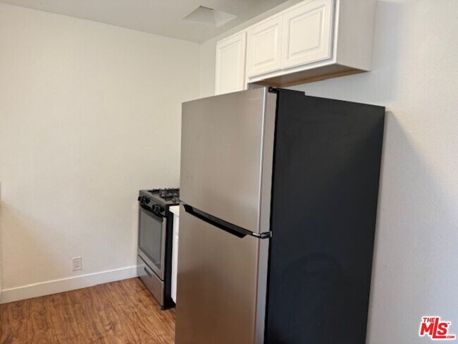 Foto del edificio - 3320 1/2 W 77th St