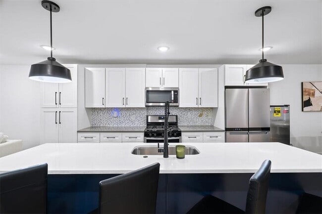 Building Photo - 1846 Rogers Ave SW