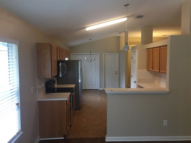 Building Photo - 840 Mackenzie Cir