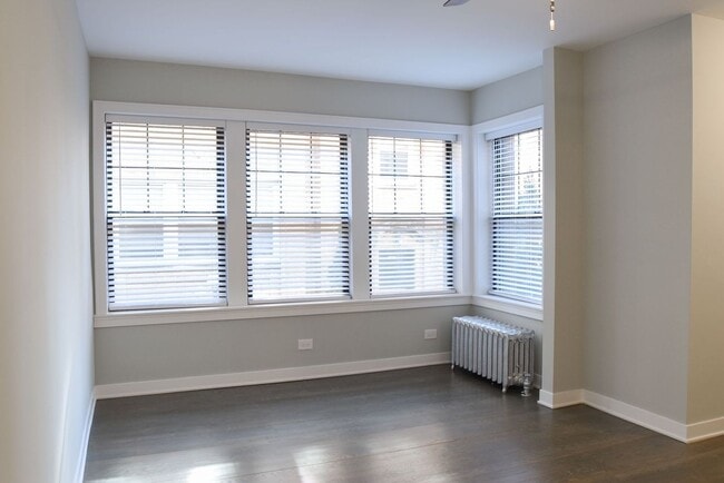 Building Photo - 5061 N Damen Ave