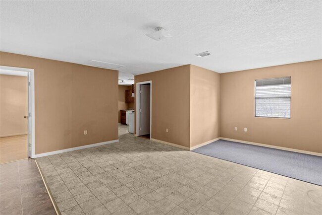 Building Photo - 2200 Peach Ave