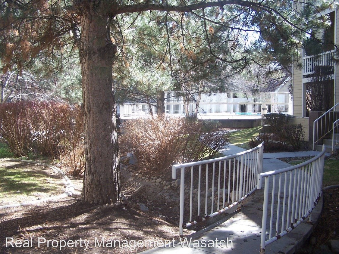 Primary Photo - 1206 E Waterside Cv
