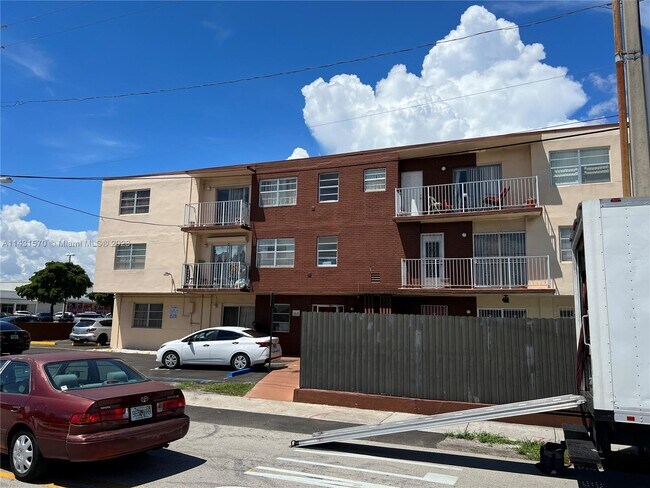 Foto del edificio - 12500 NE 5th Ave