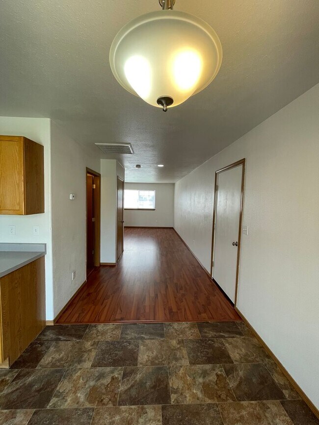 Foto del edificio - 1308/1310 W Lakeside Dr