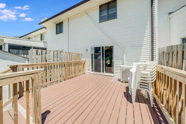 Foto del edificio - 7234 Oak Ridge Pl