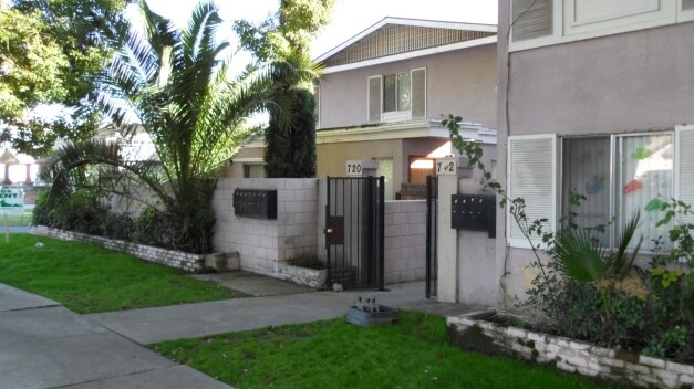 Foto del edificio - 712-720 E Kingsley Ave