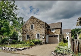 Building Photo - 4 Laurel Village