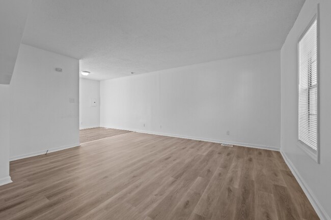 Building Photo - 1022 Fir Pl